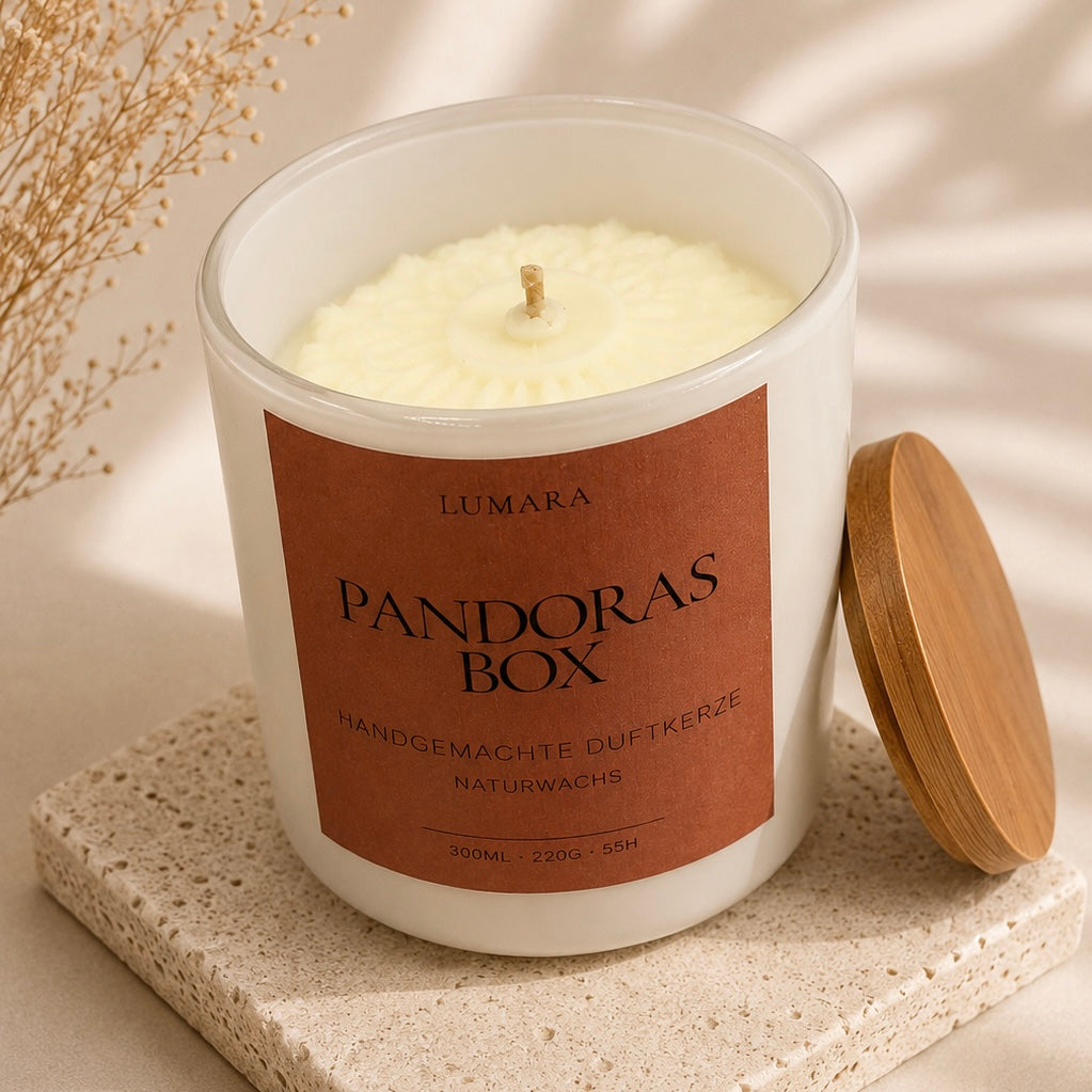 Lumara Duftkerze Pandoras Box mit Relief und Holzdeckel